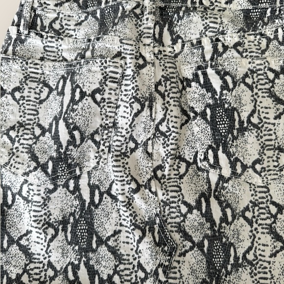 FRAME | Snake Print Mini Skirt | Size 26 - Picture 7 of 7